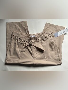 NWT just be Women’s  Beige Elastic-Waist With Belt And Pockets  Capris
